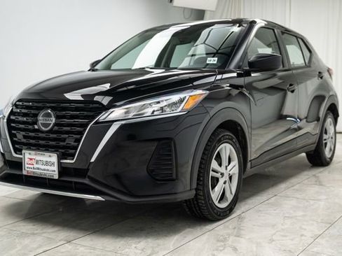 Used 2021 Nissan Kicks S image 8