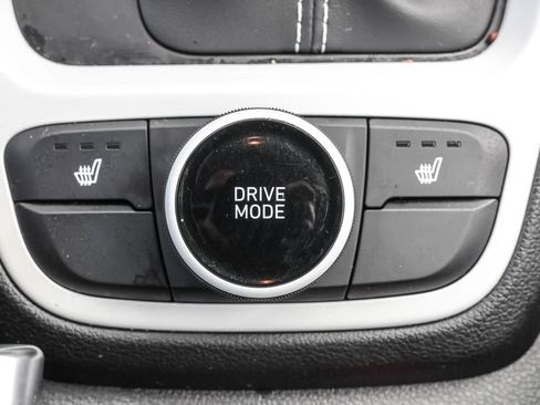 Certified 2025 Hyundai Venue Limited FWD image 25