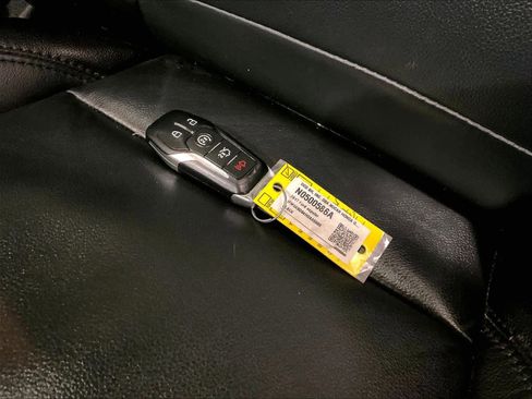 Used 2017 Ford Explorer XLT w/ Equipment Group 202A image 32