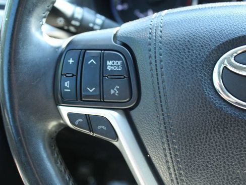 Used 2017 Toyota Highlander XLE FWD image 25