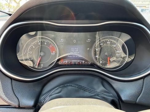 Used 2022 Jeep Cherokee Trailhawk w/ Comfort/Convenience Group AWD/4WD image 13