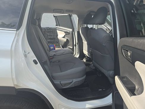 Used 2023 Toyota Highlander LE AWD/4WD image 14