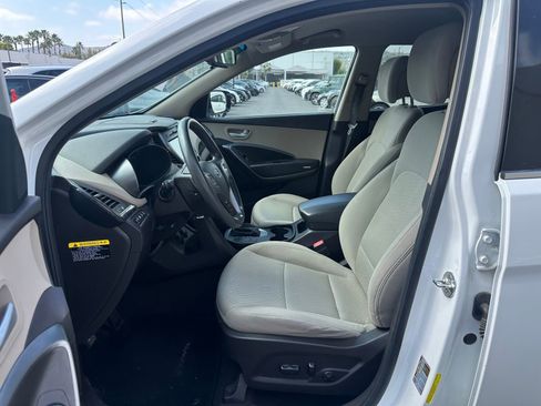 Used 2017 Hyundai Santa Fe Sport FWD image 2