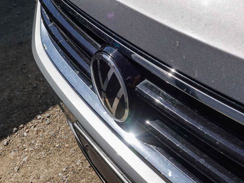 Used 2022 Volkswagen Tiguan SE R-Line image 4