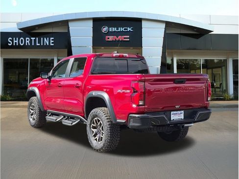 Used 2025 Chevrolet Colorado ZR2 w/ Technology Package AWD/4WD image 5