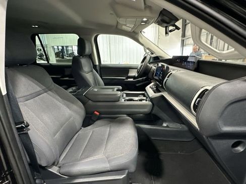 Used 2025 Ford Expedition Active image 30