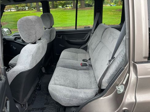 Used 1998 Chevrolet Tracker 4WD image 11