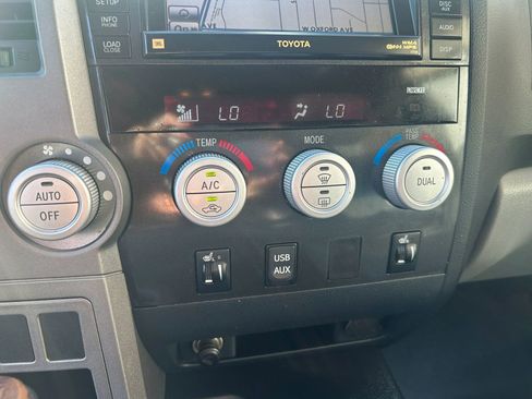 Used 2010 Toyota Tundra Limited image 25