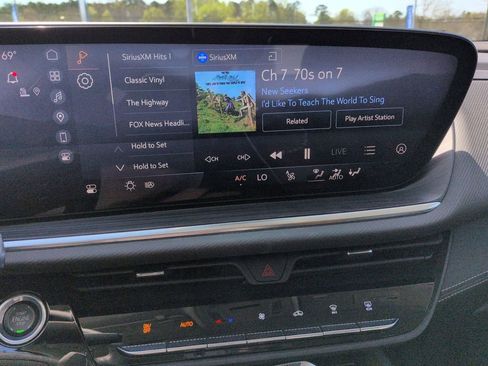 Used 2025 Buick Envision Preferred image 24