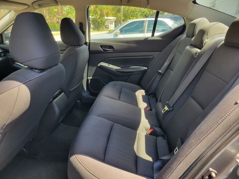 Used 2024 Nissan Altima 2.5 SV FWD image 11