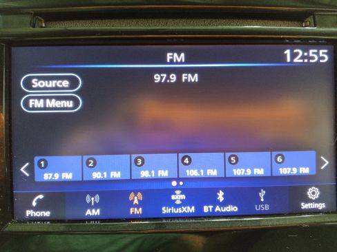 Used 2018 Nissan Rogue SV AWD/4WD image 25