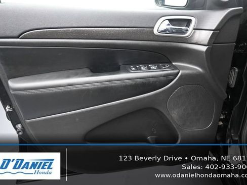 Used 2018 Jeep Grand Cherokee Altitude AWD/4WD image 23