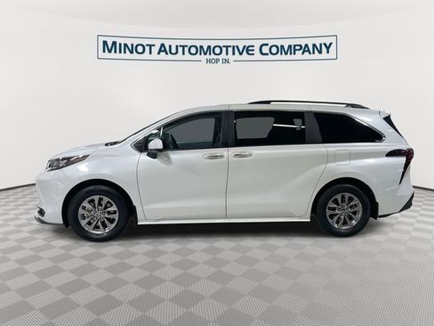 Used 2025 Toyota Sienna XLE w/ XLE Plus Package AWD/4WD image 5