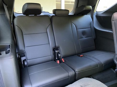 Used 2026 Chevrolet Traverse LT FWD image 37