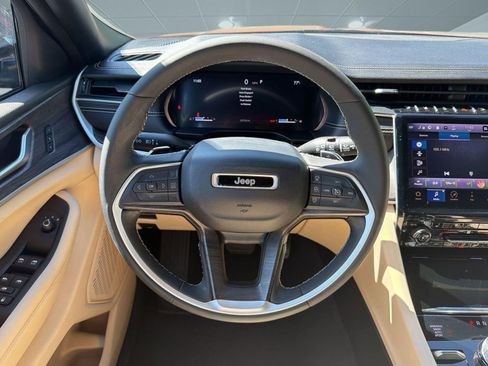 Used 2024 Jeep Grand Cherokee L Limited w/ Luxury Tech Group II image 17