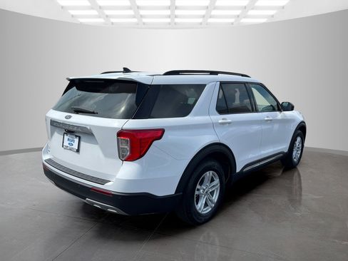 Used 2024 Ford Explorer XLT w/ Equipment Group 202A RWD image 4