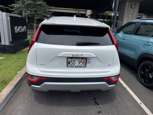 Used 2023 Kia Niro EX image 5