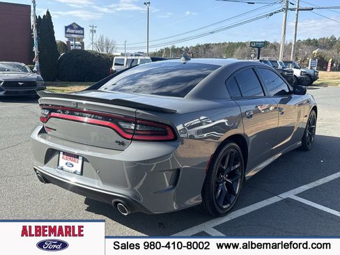 Used 2023 Dodge Charger R/T w/ Blacktop Package image 3