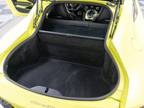 Used 2019 Aston Martin V8 Vantage Coupe RWD image 19