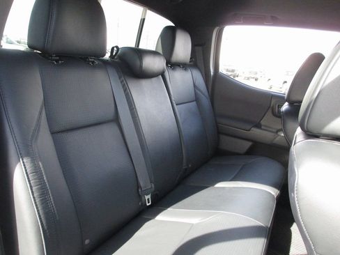 Used 2021 Toyota Tacoma TRD Off-Road w/ TRD Premium Off Road Package image 22