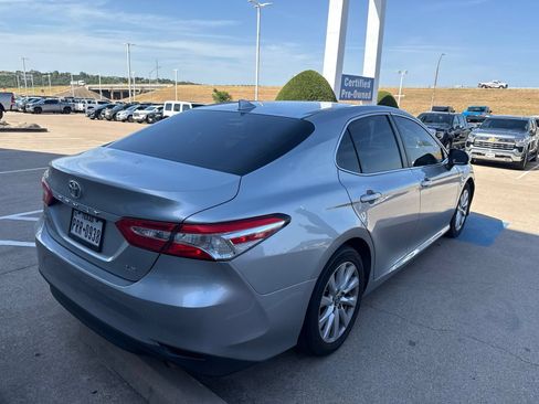 Used 2019 Toyota Camry LE FWD image 7