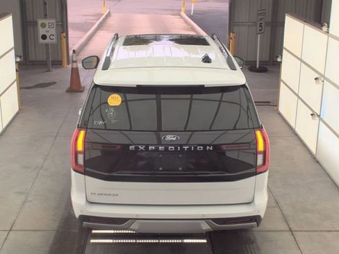 Used 2025 Ford Expedition Platinum AWD/4WD image 5