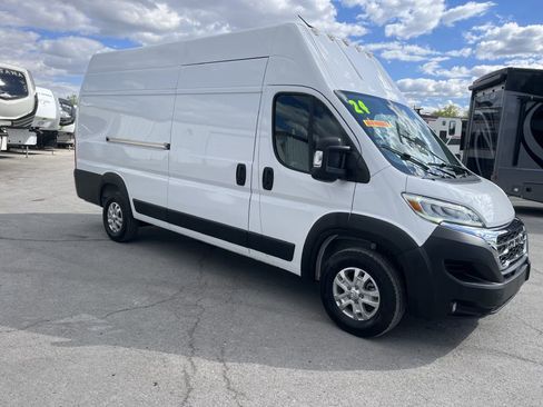 Used 2024 RAM ProMaster 3500 w/ Quick Order Package 22G SLT FWD image 2