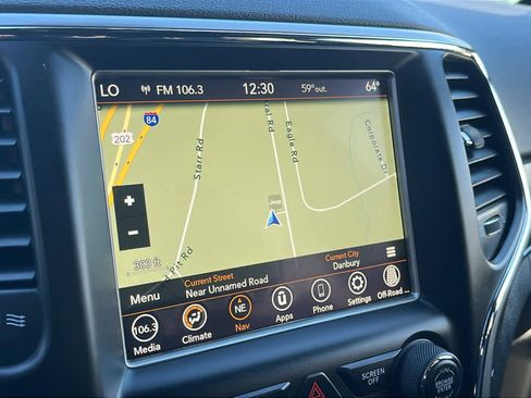 Used 2018 Jeep Grand Cherokee Limited image 19