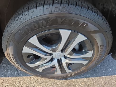 Used 2018 Toyota RAV4 LE w/ All Weather Liner Package AWD/4WD image 10