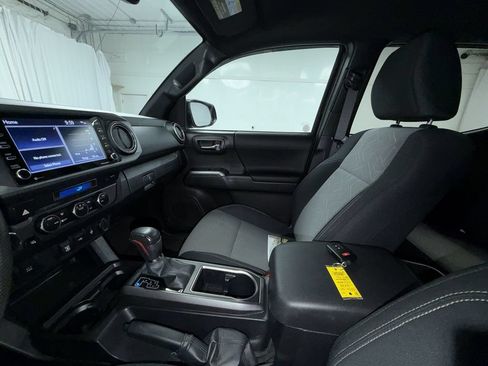 Certified 2023 Toyota Tacoma TRD Off-Road AWD/4WD image 21