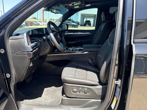 Used 2026 Cadillac Escalade Platinum Sport w/ LPO, ONYX Package AWD/4WD image 17