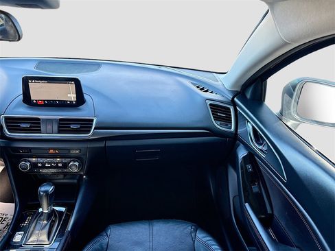 Used 2018 MAZDA MAZDA3 Grand Touring image 23