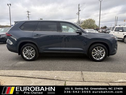 Used 2025 Toyota Grand Highlander image 22