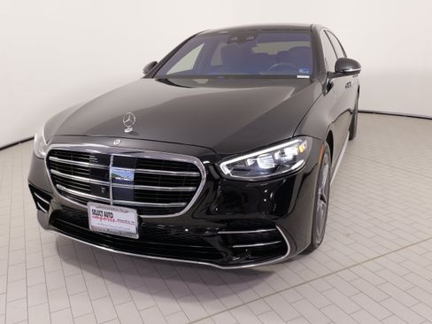 Used 2022 Mercedes-Benz S 500 4MATIC w/ AMG Line Package image 5