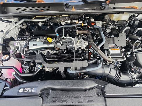 Certified 2024 Toyota Prius XLE image 28