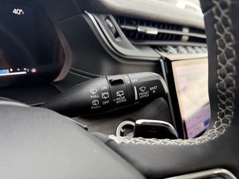 Used 2023 Jeep Grand Cherokee L Limited w/ Black Appearance Package image 28