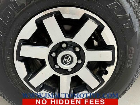 Used 2017 Toyota 4Runner TRD Off-Road image 9