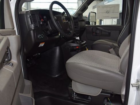 New 2025 Chevrolet Express 4500 w/ Power Convenience Package image 36
