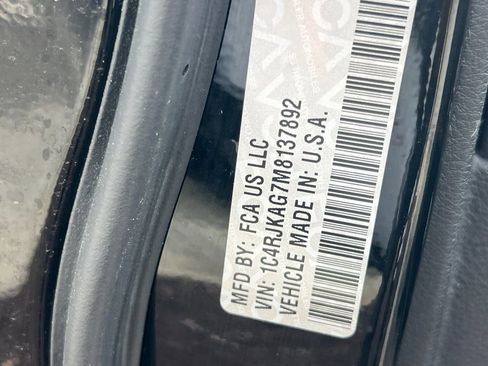 Used 2021 Jeep Grand Cherokee L Laredo image 29