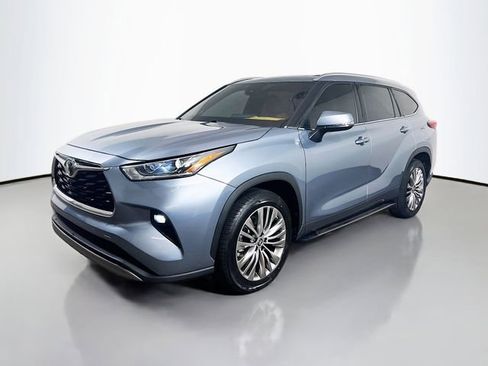 Used 2022 Toyota Highlander Platinum FWD image 5
