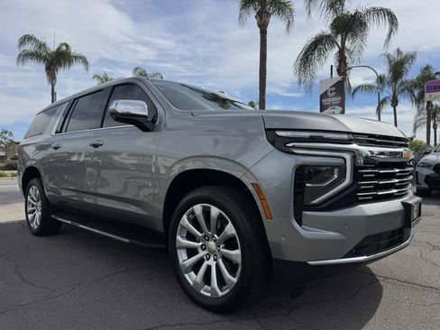 Used 2025 Chevrolet Suburban Premier image 9