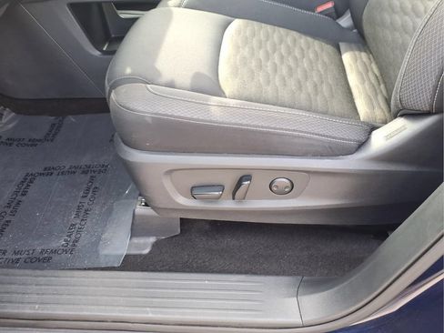 Used 2025 Nissan Pathfinder SV FWD image 21