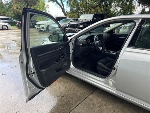 Used 2020 Nissan Altima 2.5 SL FWD image 13