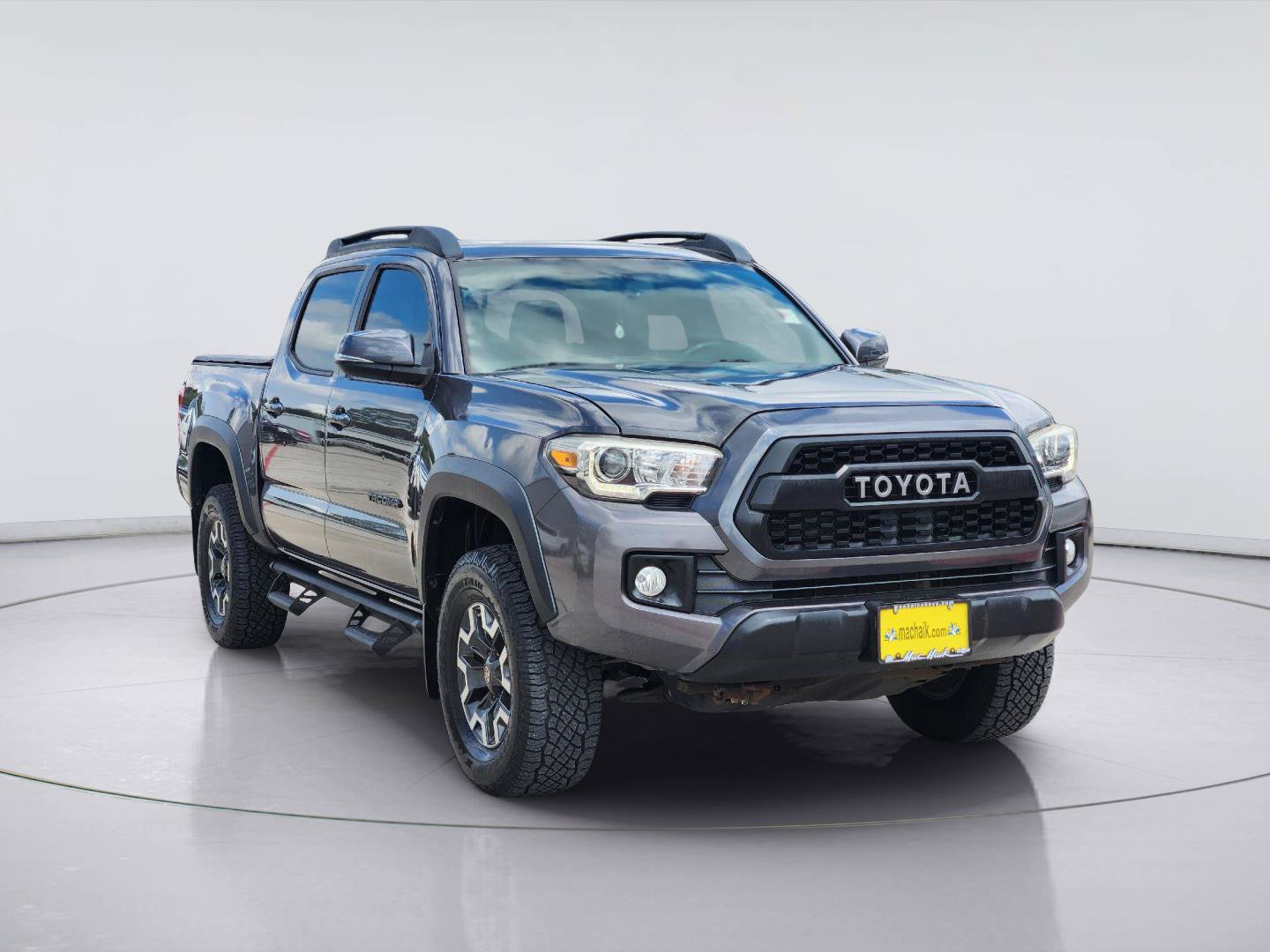 Used 2017 Toyota Tacoma TRD Off-Road w/ Premium & Technology Package AWD/4WD image 3