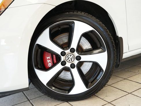 Used 2017 Volkswagen GTI SE FWD image 50