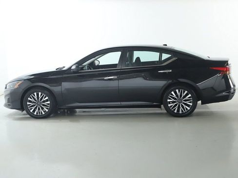 Used 2025 Nissan Altima 2.5 SV FWD image 37