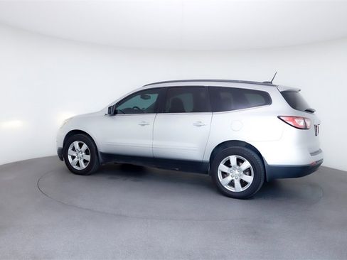 Used 2017 Chevrolet Traverse LT w/ Style and Technology Package image 3