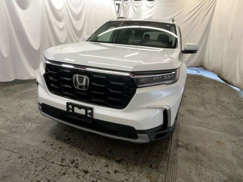 Used 2025 Honda Pilot Elite image 13