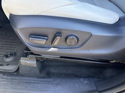 Used 2024 Toyota Tacoma Limited w/ Limited Package (LT) image 21