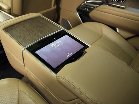 Used 2024 Land Rover Range Rover Long Wheelbase Autobiography image 39